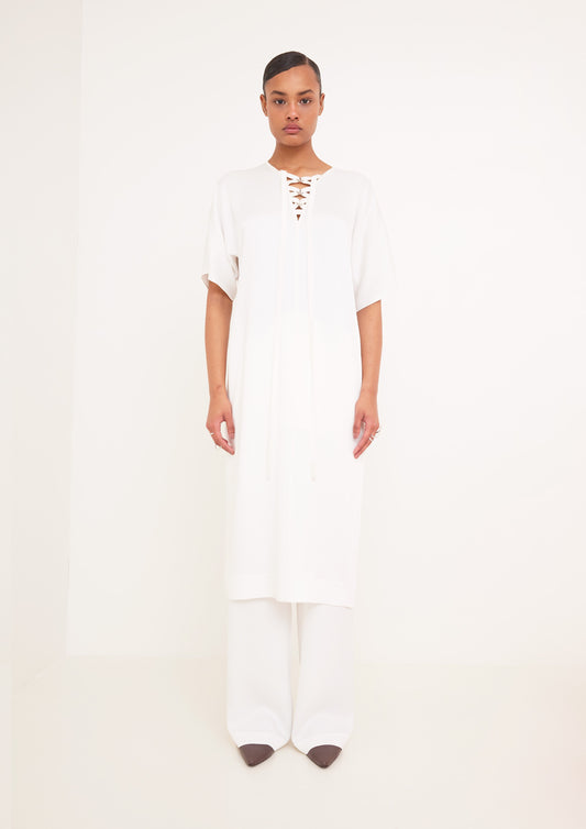 VESTIDO MANGA AMPLA NO DECOTE