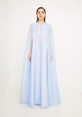 VESTIDO DE ORGANZA COM CAPA