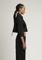 JAQUETA CROPPED DE SARJA JEANS