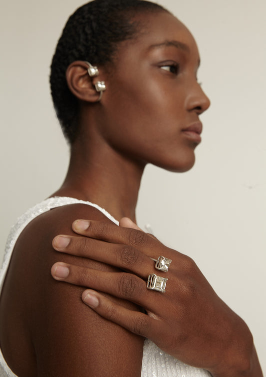 ANEL ASSIMÉTRICO DE SWAROVSKI EM PRATA