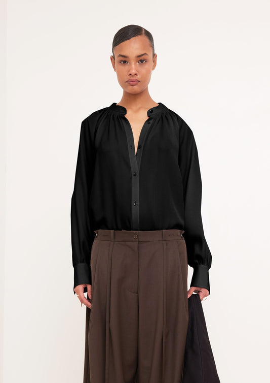 CAMISA AMPLA COM GOLA FRANZIDA