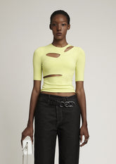 CAMISETA COM RECORTES