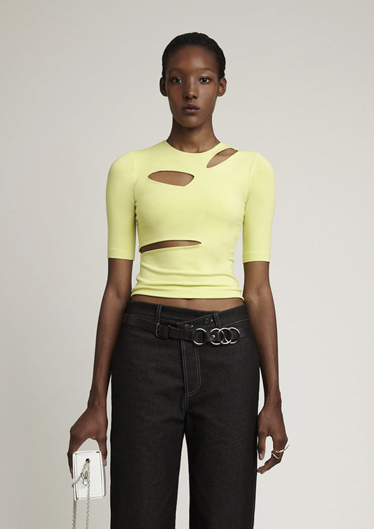 CAMISETA COM RECORTES