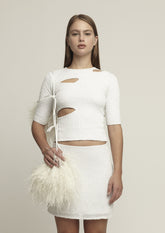 CAMISETA COM RECORTES EM PAETÊ