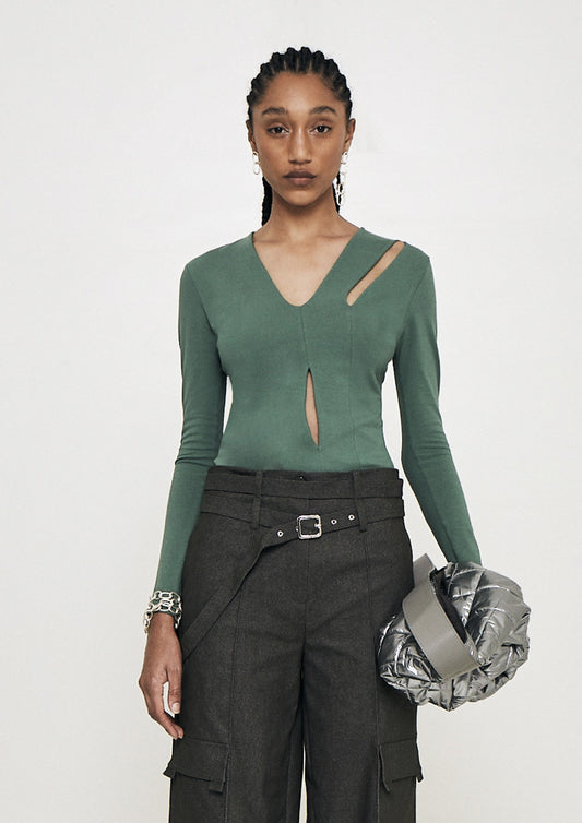 CAMISETA COM VAZADOS