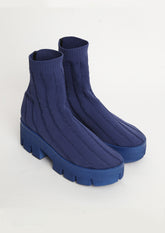 BOTA DE TRICOT COM SOLA TRATORADA