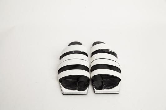 SANDÁLIA RASTEIRA LISTRADA COM COURO