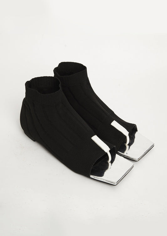 BOTA DE TRICOT COM DETALHE DE COURO