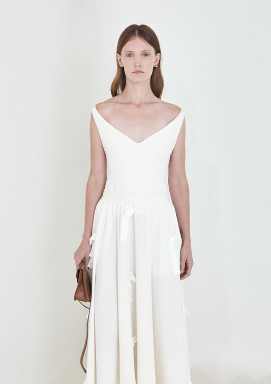 TOP DECOTE V COM RECORTES