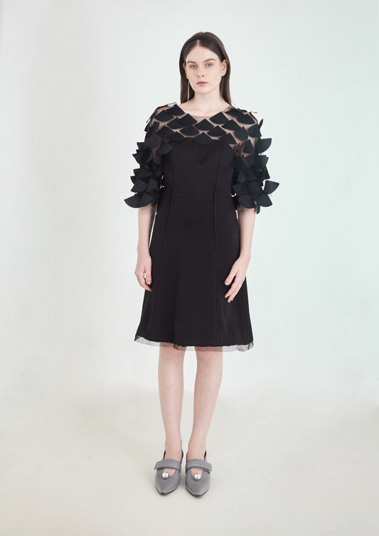 VESTIDO CORSELET COM APLICAÇÕES ESCAMAS