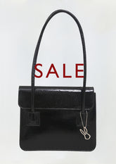 BOLSA DE FOLE COM ABA COURO VERNIZ