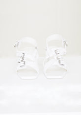 SANDÁLIA TIRAS ASSIMÉTRICAS COM FIVELAS