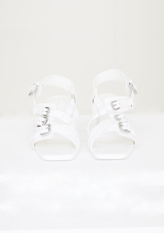 SANDÁLIA TIRAS ASSIMÉTRICAS COM FIVELAS