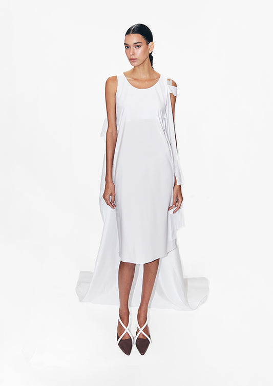 VESTIDO CURTO COM CAPA E FAIXAS