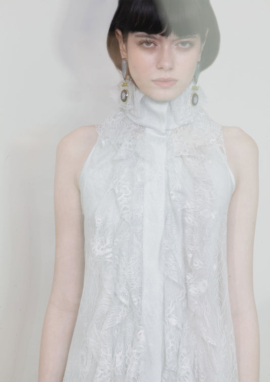 VESTIDO LONGO DE RENDA E BORDADOS