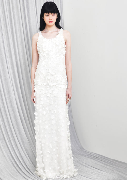 VESTIDO COM APLICAÇÕES DE FOLHAS