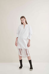VESTIDO COM RECORTES NA BARRA