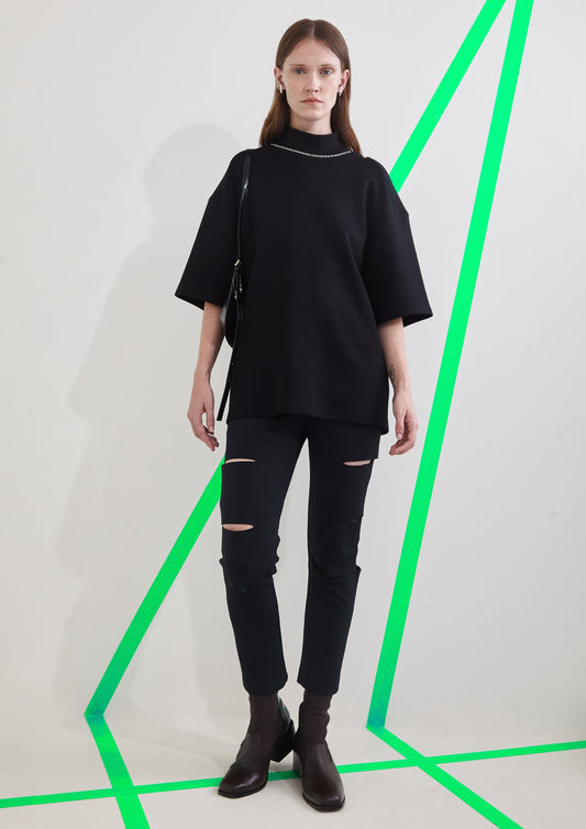 CALÇA COM RECORTES DE TK