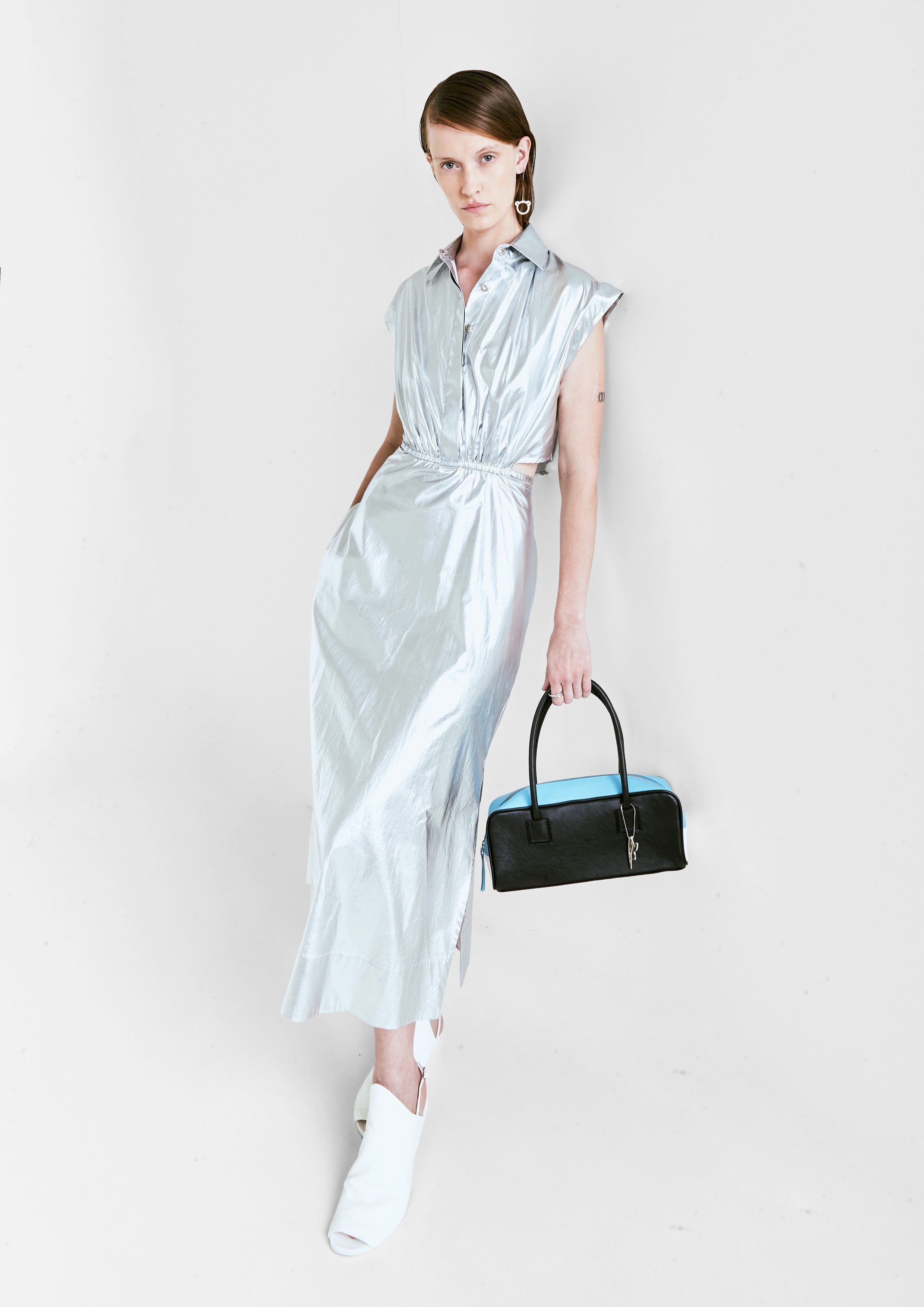 VESTIDO CHEMISE COM VAZADO METALIZADO