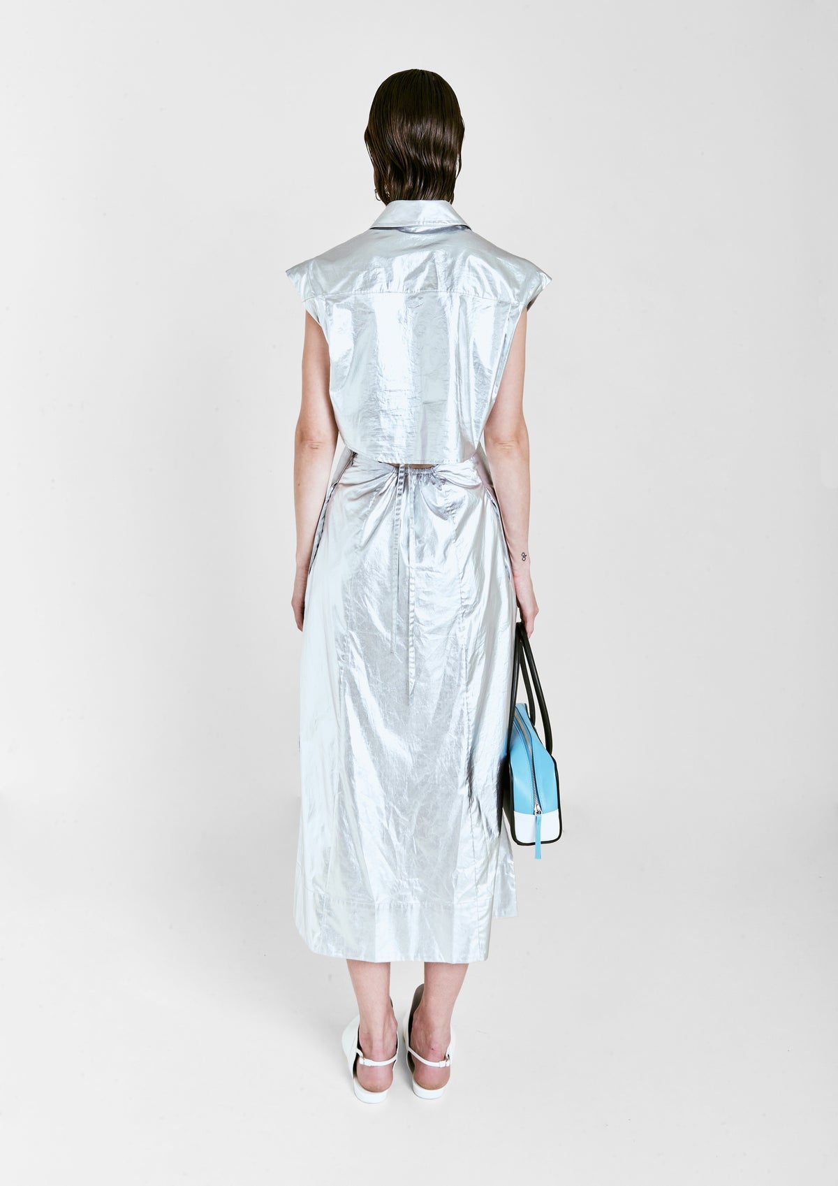 VESTIDO CHEMISE COM VAZADO METALIZADO