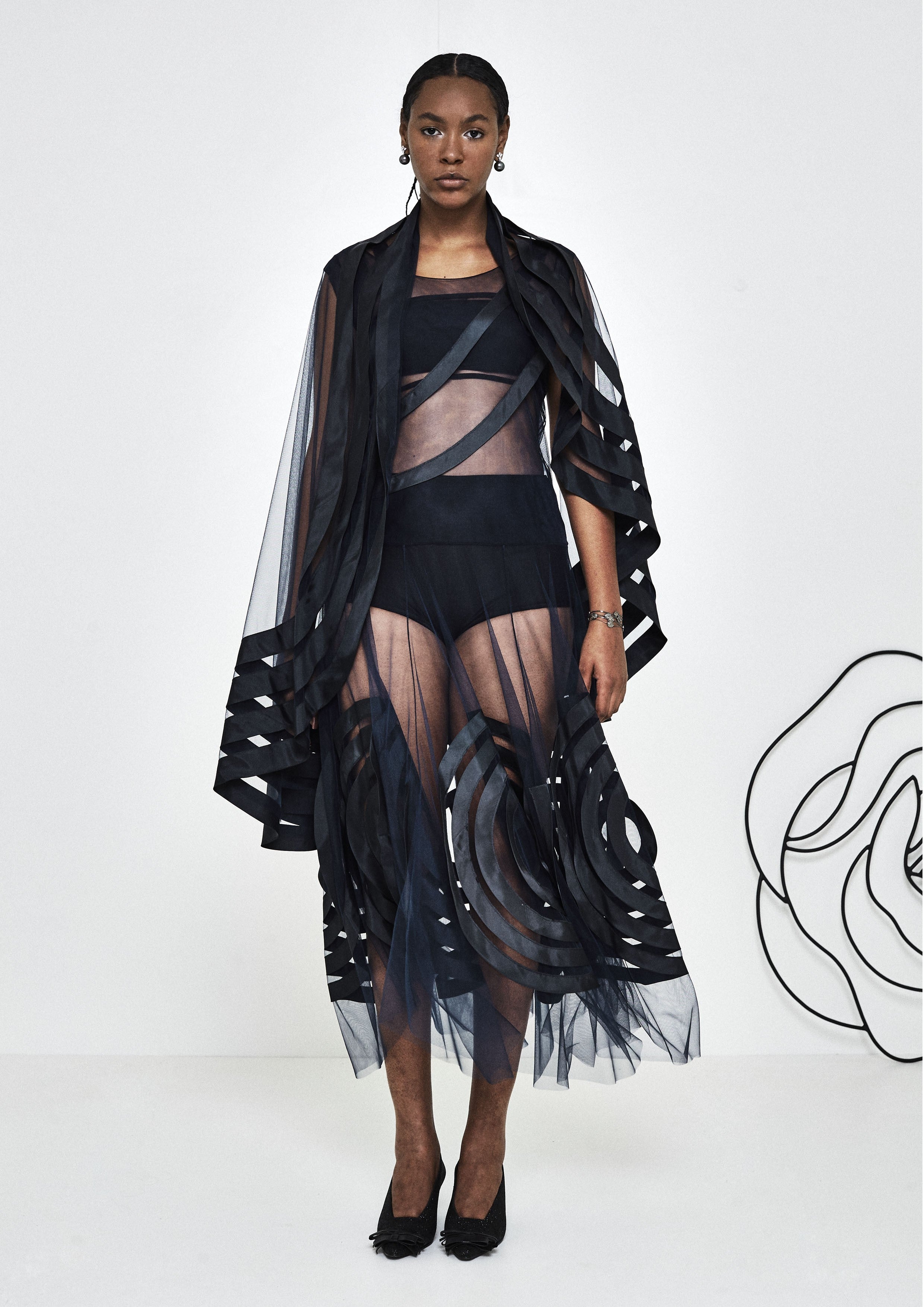 VESTIDO DE TULE COM ESPIRAL