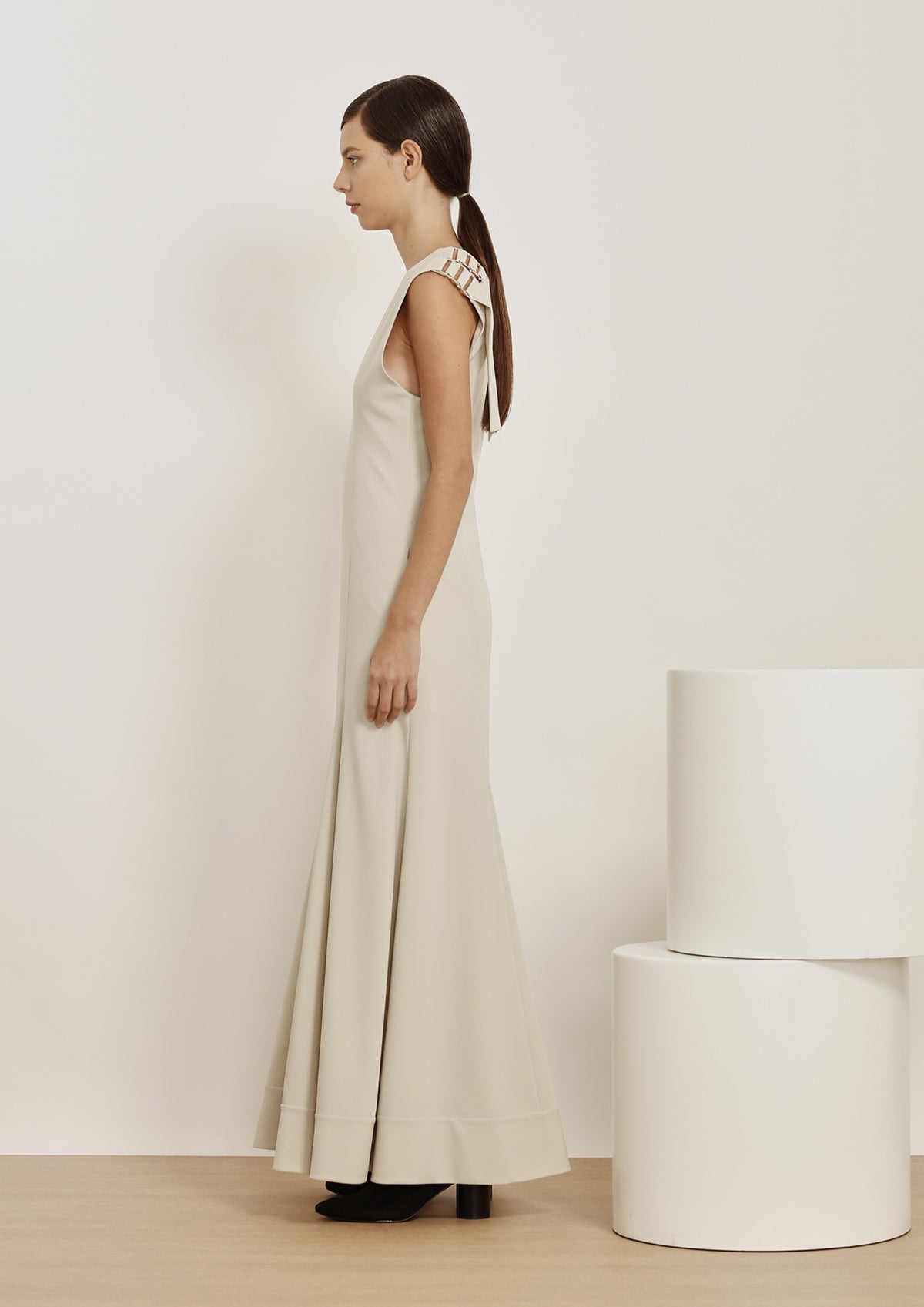 VESTIDO LONGO COM FIVELA TIMELLES