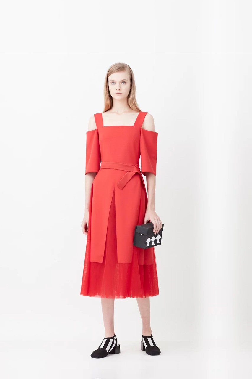 VESTIDO CURTO OMBRO A OMBRO CREPE E TULE