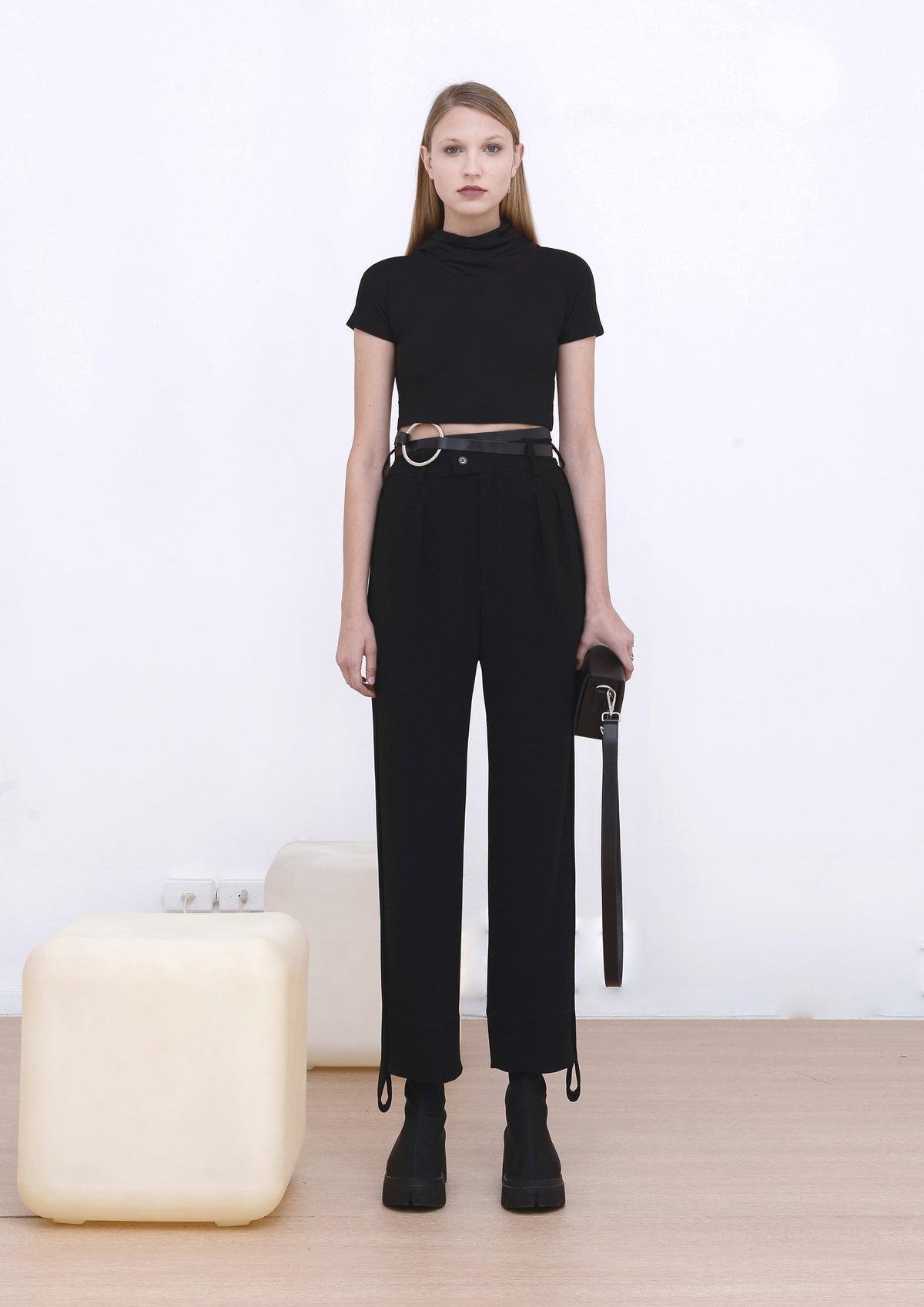 CROPPED DE MALHA COM GOLA