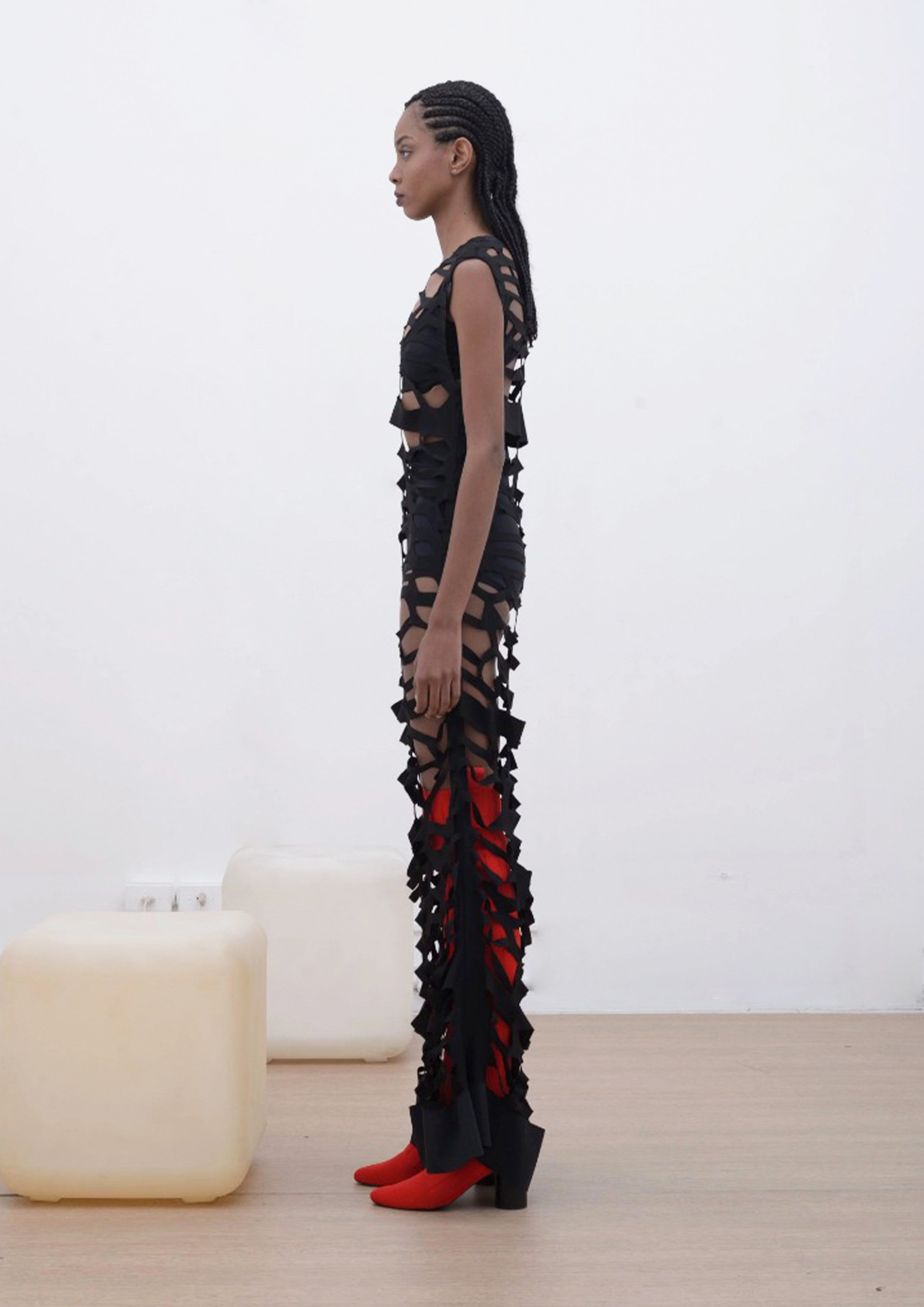 VESTIDO LONGO RECORTES GEOMETRICO