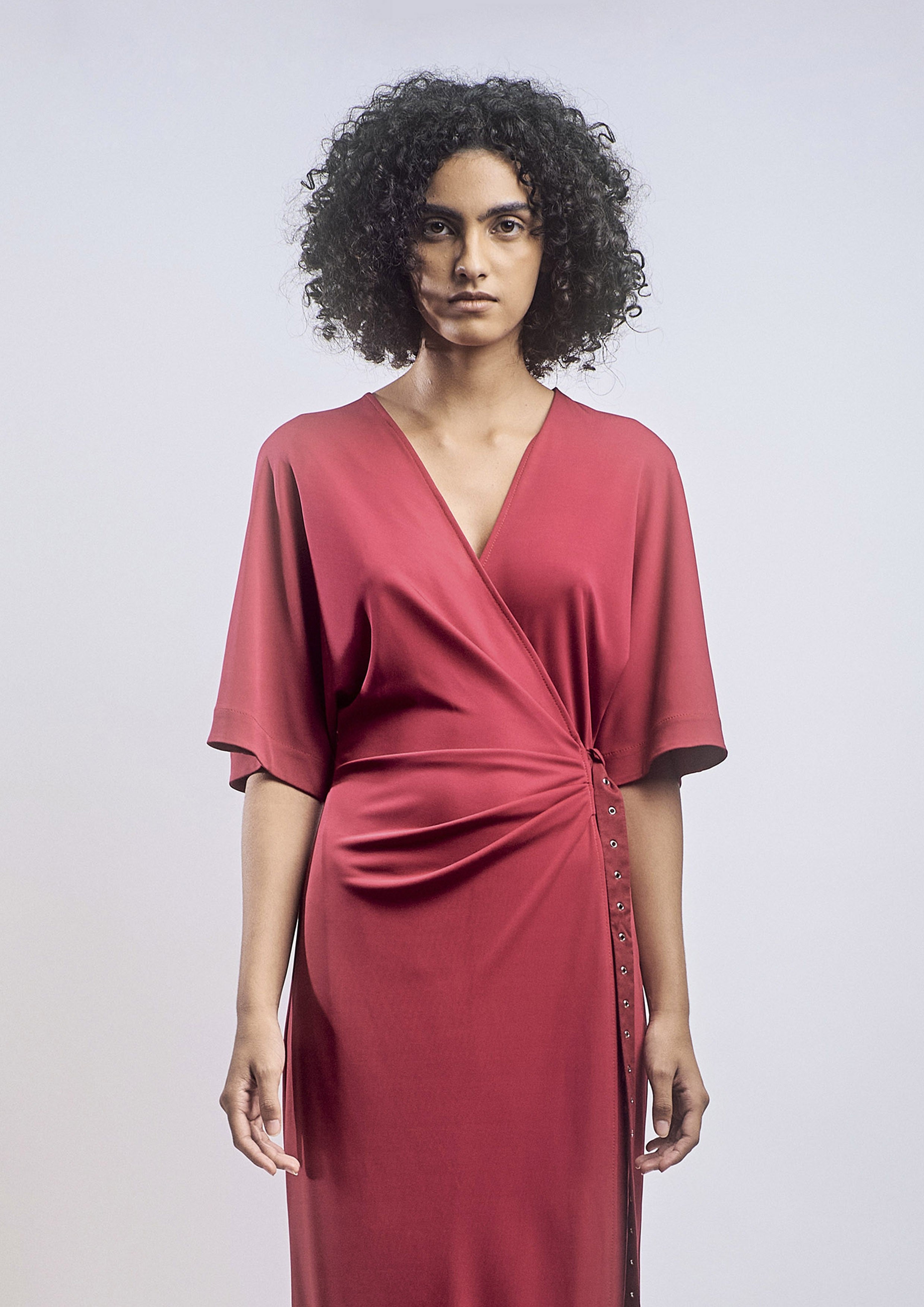 VESTIDO TRANSPASSADO COM MANGA DE JERSEY