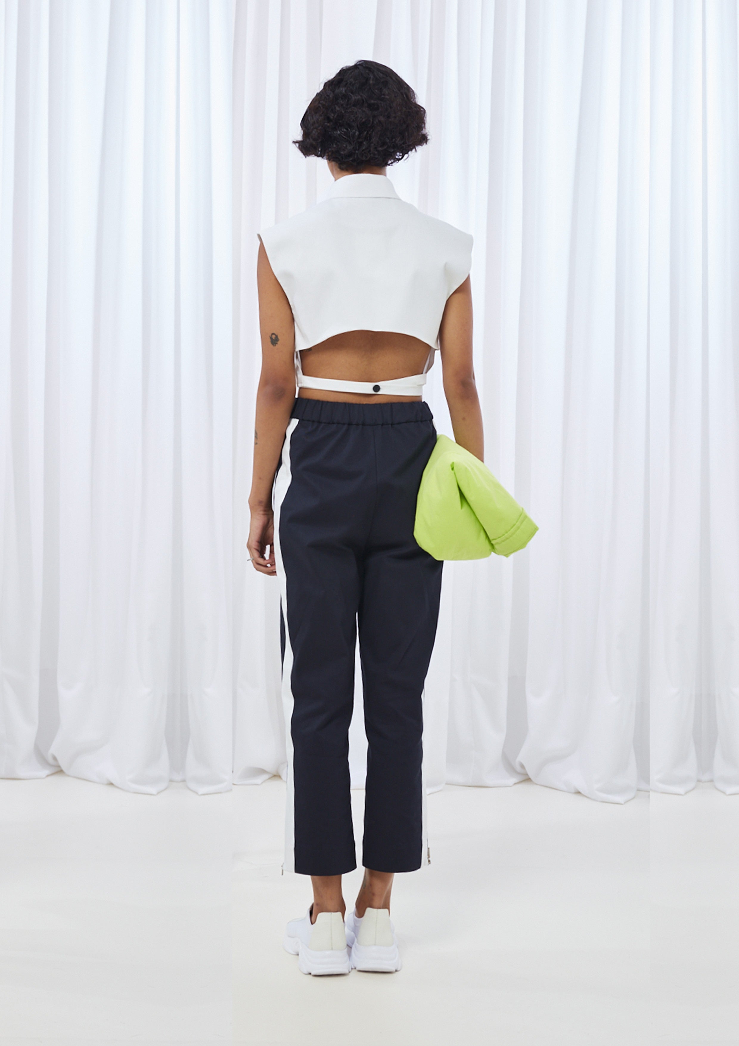 CALÇA RETA COM FAIXA LATERAL