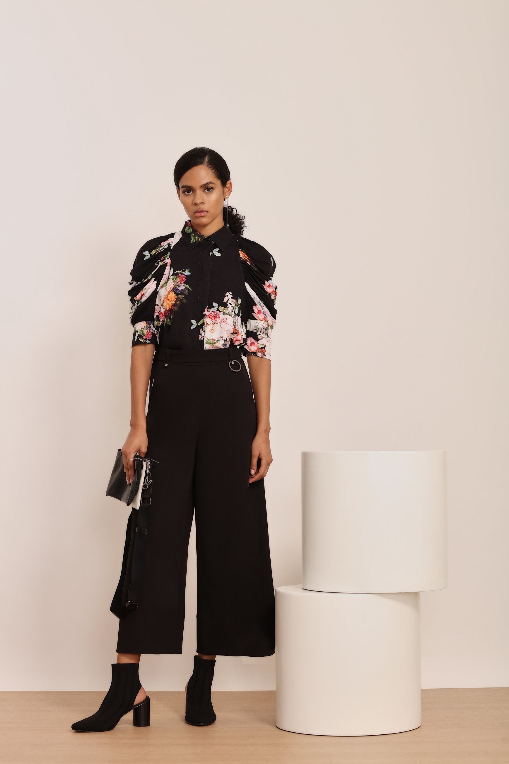 CALÇA AMPLA DE TIMELLES