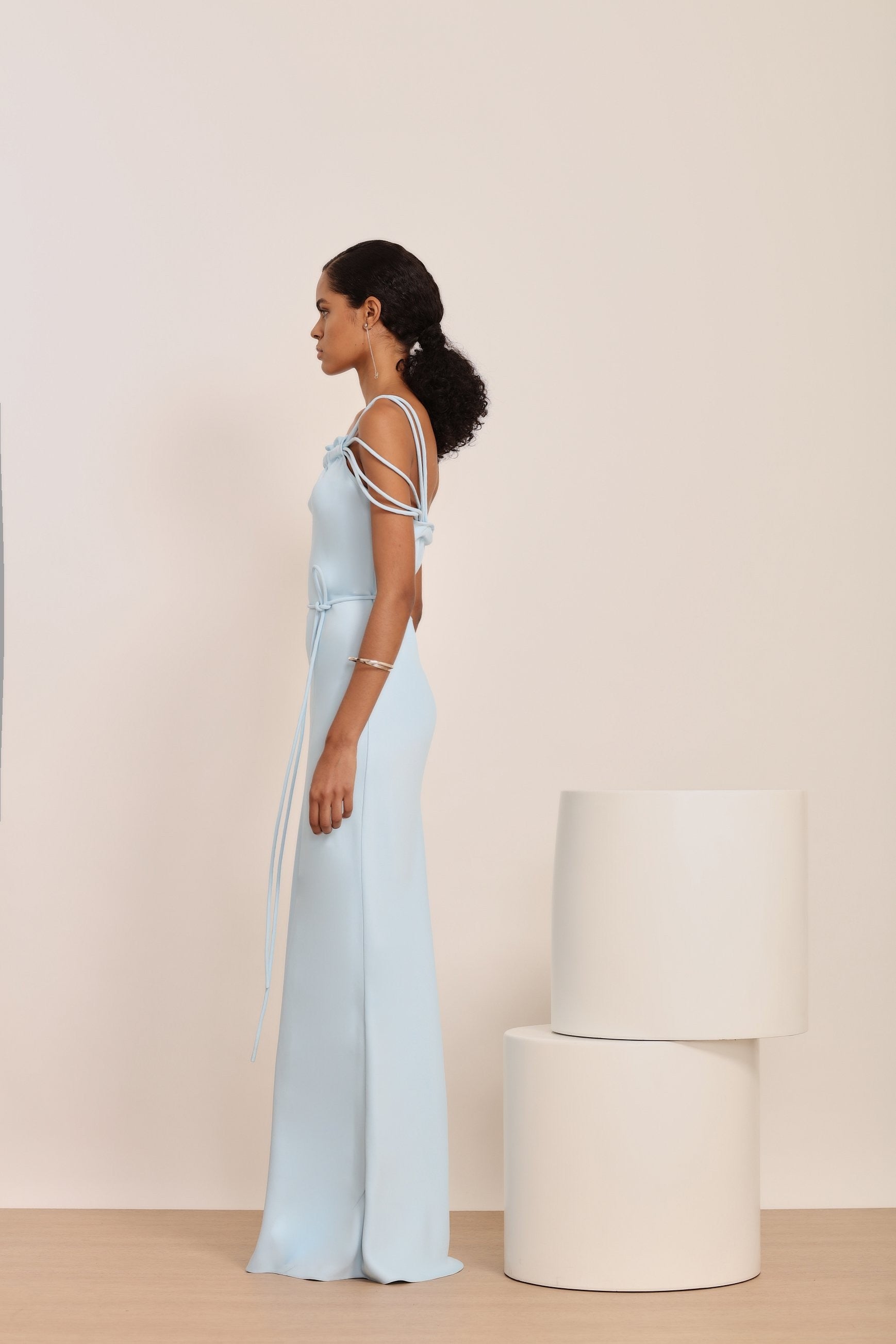 VESTIDO LONGO ALÇAS FINAS CREPE