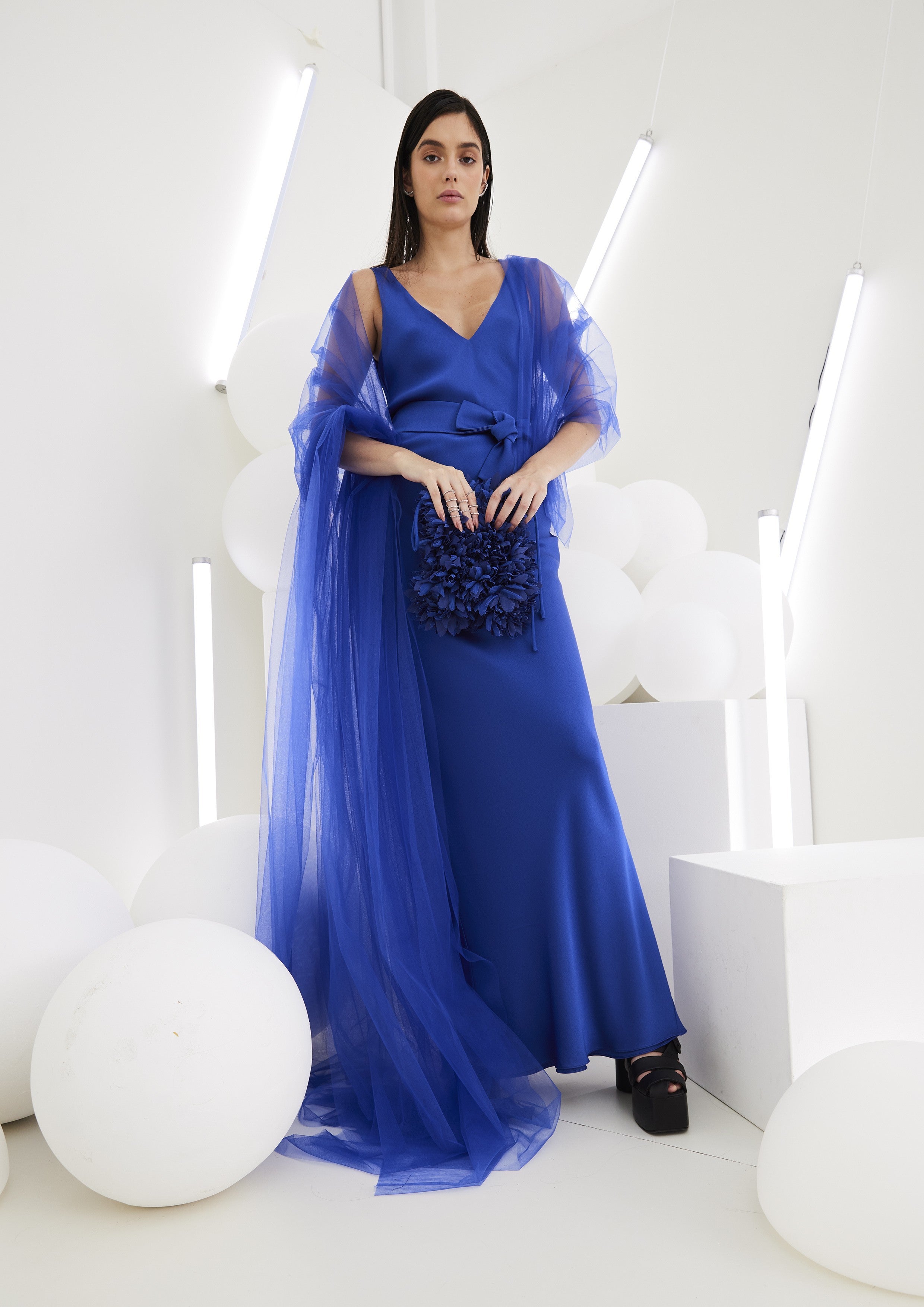 VESTIDO LONGO COM DECOTE NAS COSTAS
