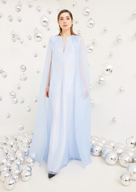 VESTIDO DE ORGANZA COM CAPA