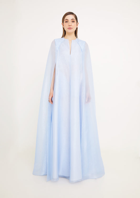 VESTIDO DE ORGANZA COM CAPA