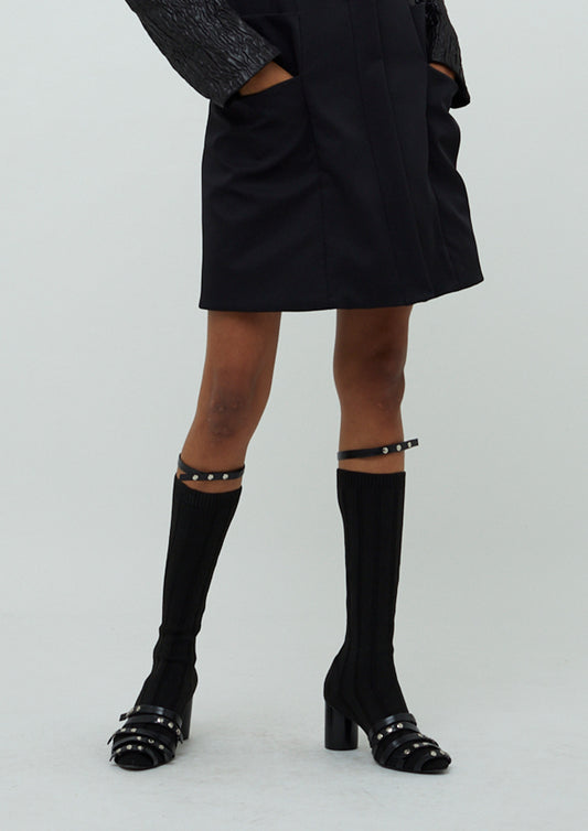BOTA DE TRICOT COM TIRAS E TACHAS CANO LONGO