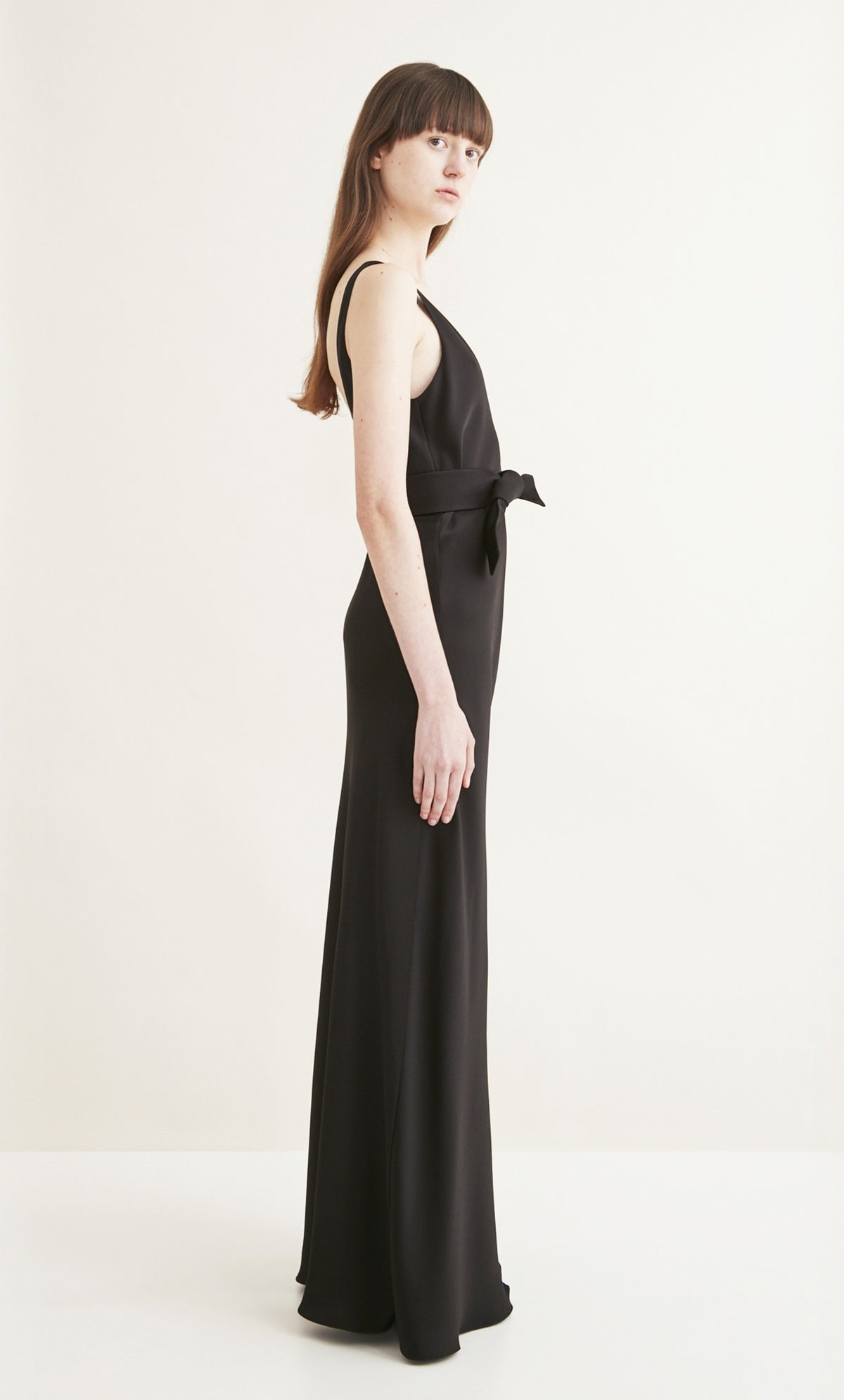 VESTIDO LONGO DECOTE FRENTE E COSTAS DE CREPE