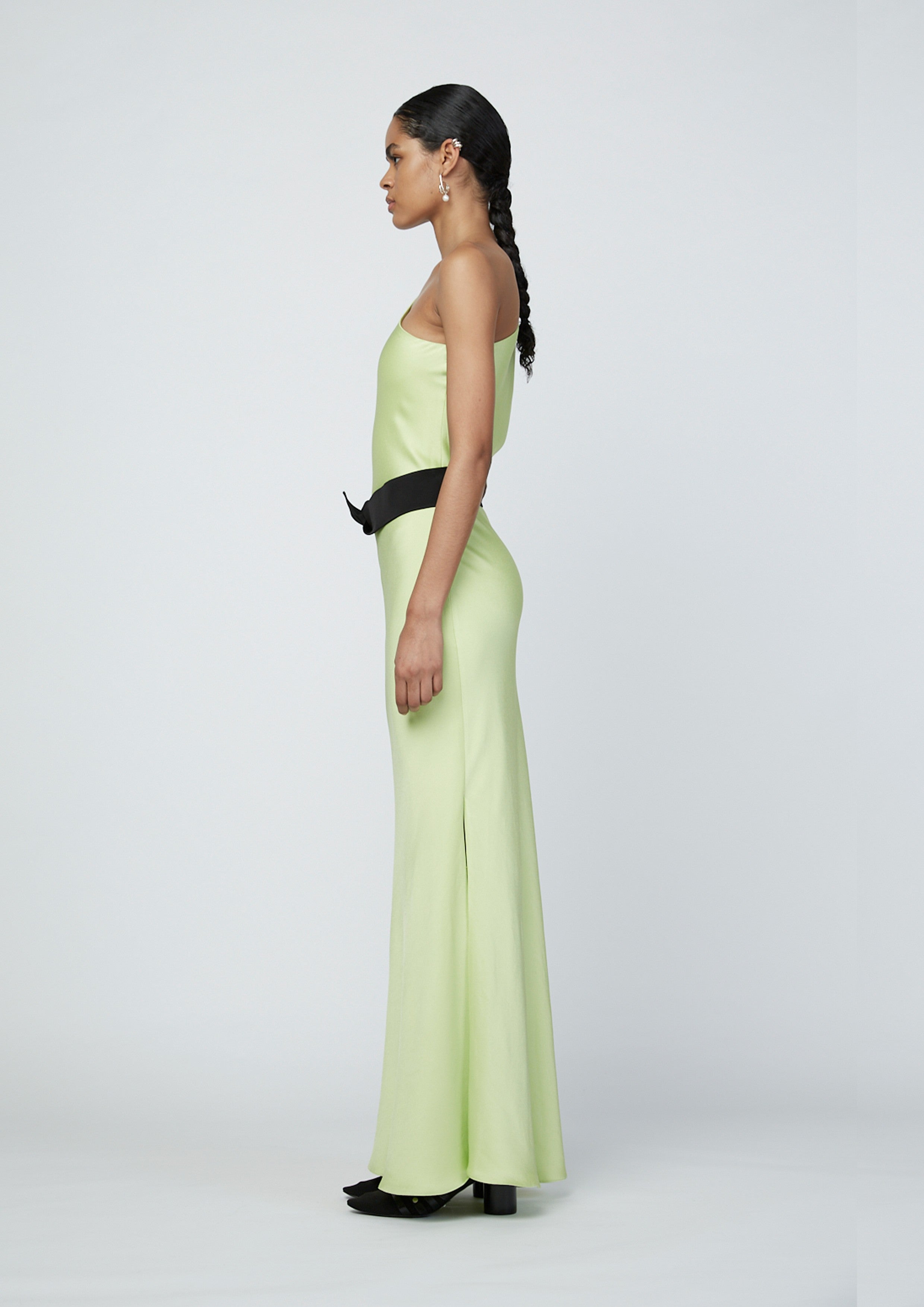 VESTIDO LONGO BICOLOR COM UM OMBRO