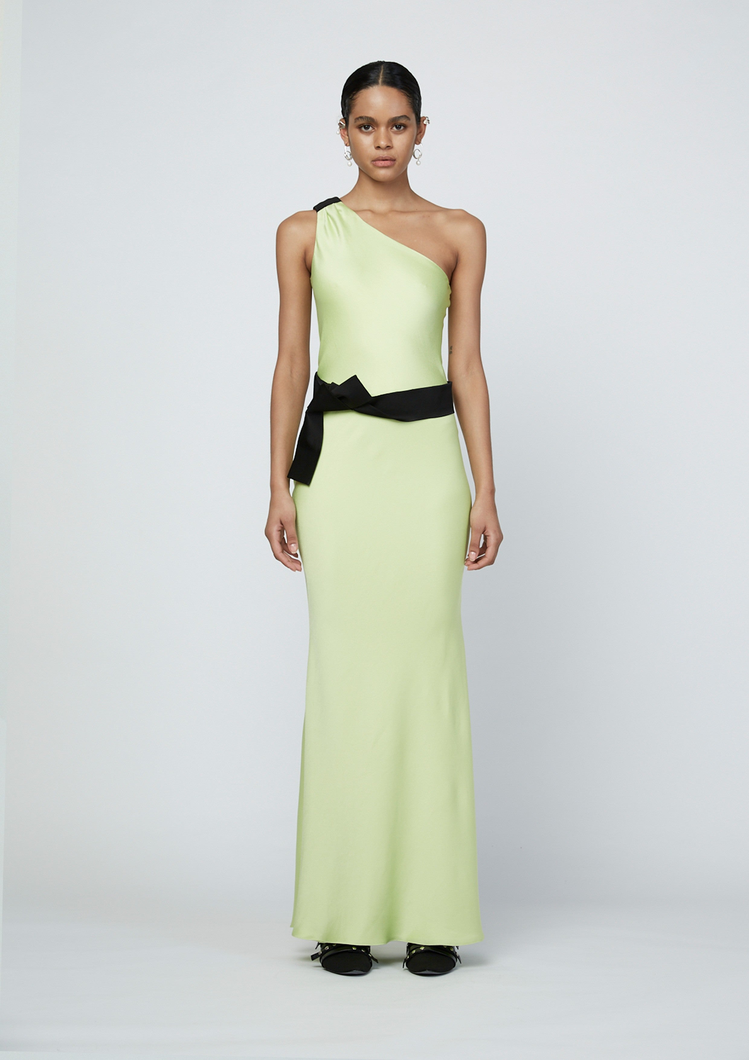 VESTIDO LONGO BICOLOR COM UM OMBRO