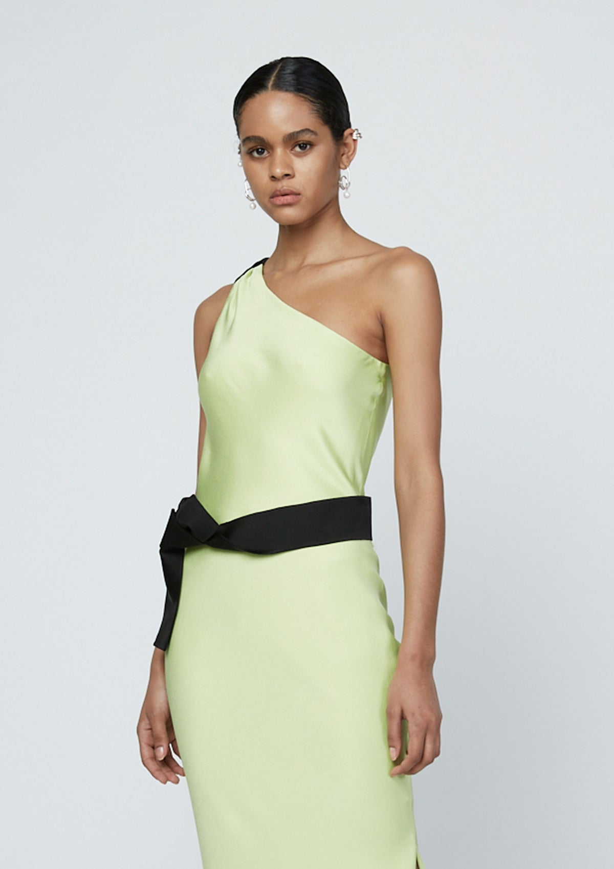 VESTIDO LONGO BICOLOR COM UM OMBRO