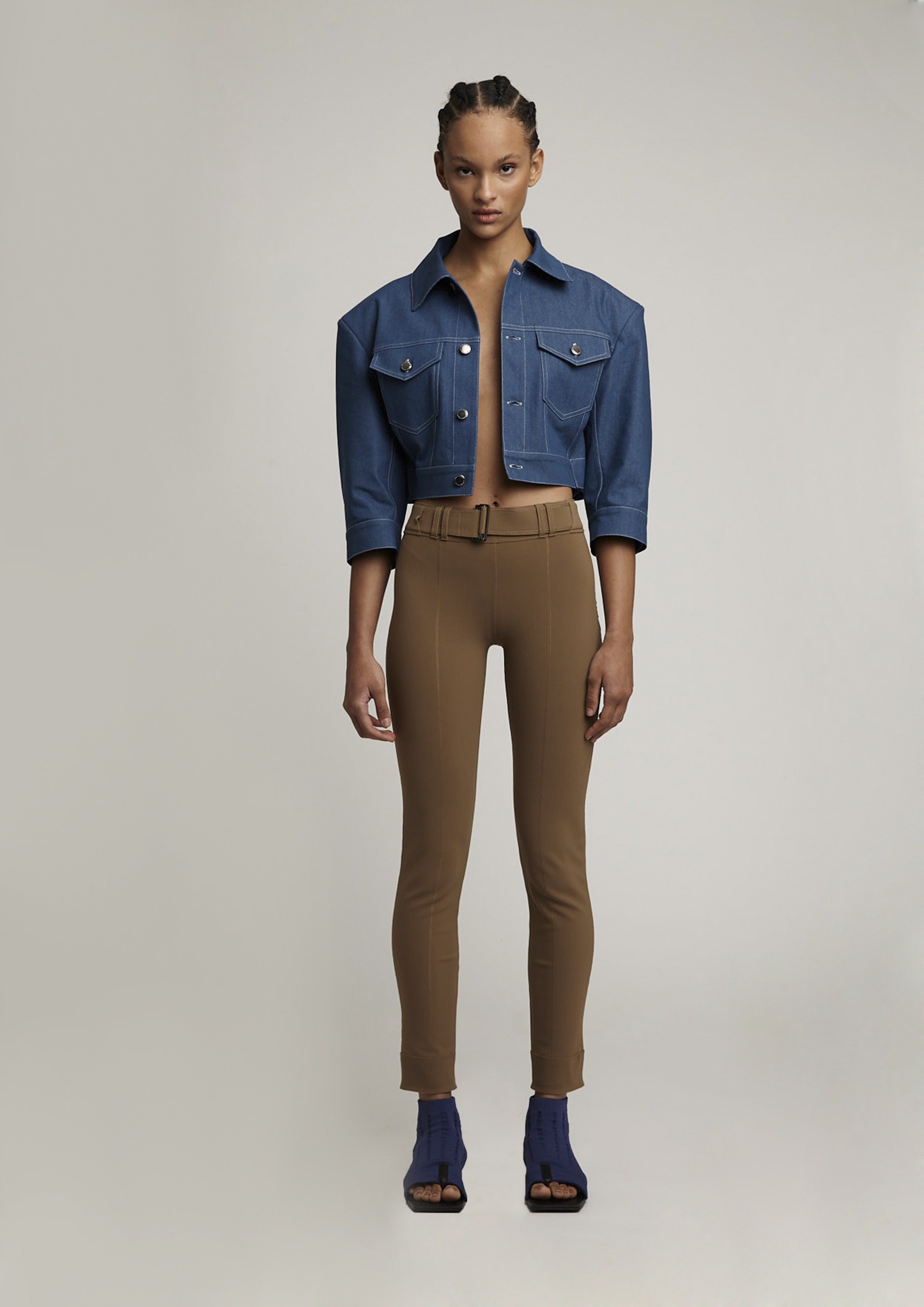 JAQUETA CROPPED DE SARJA JEANS