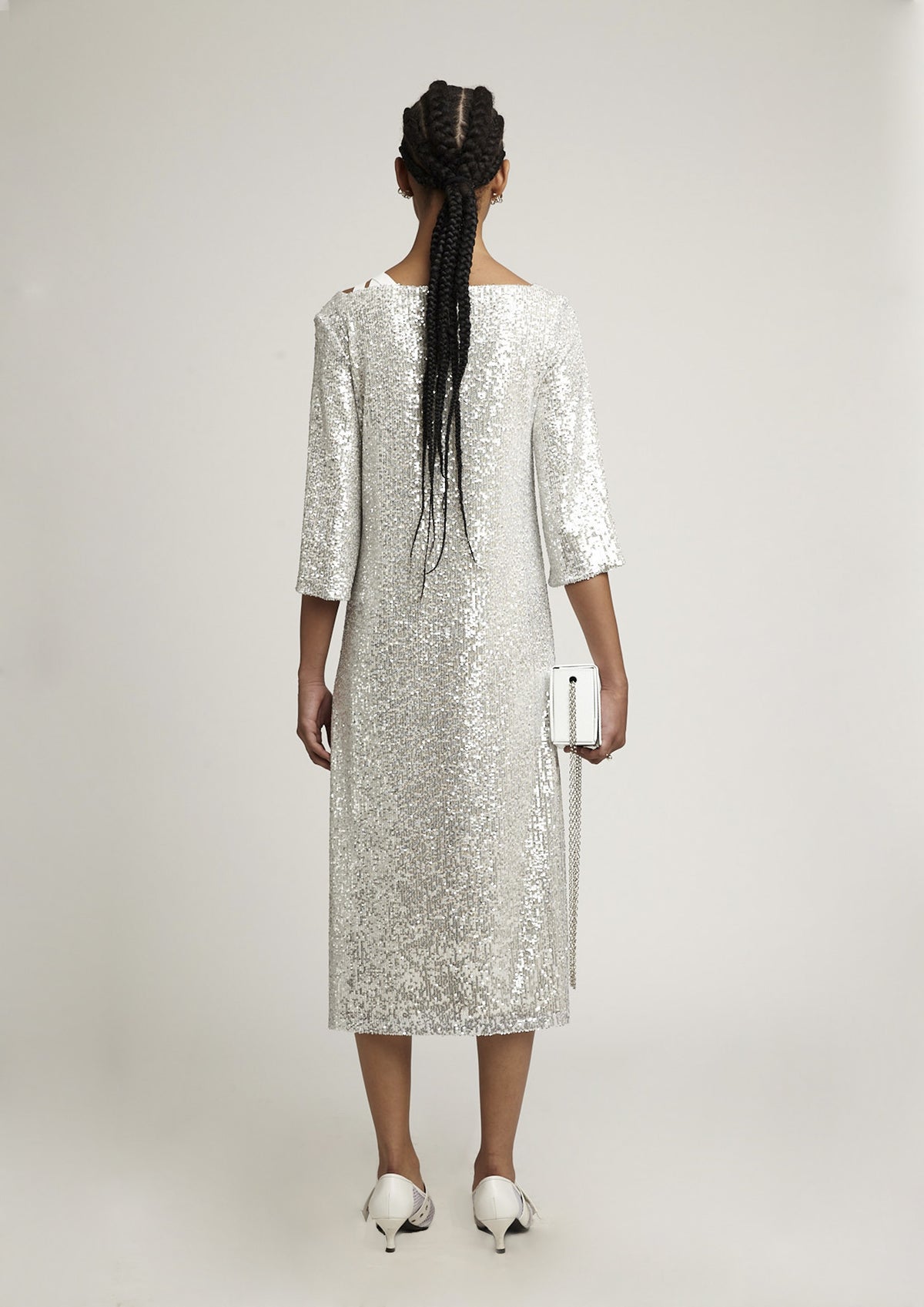 VESTIDO AMPLO COM DETALHE DE PAETÊ