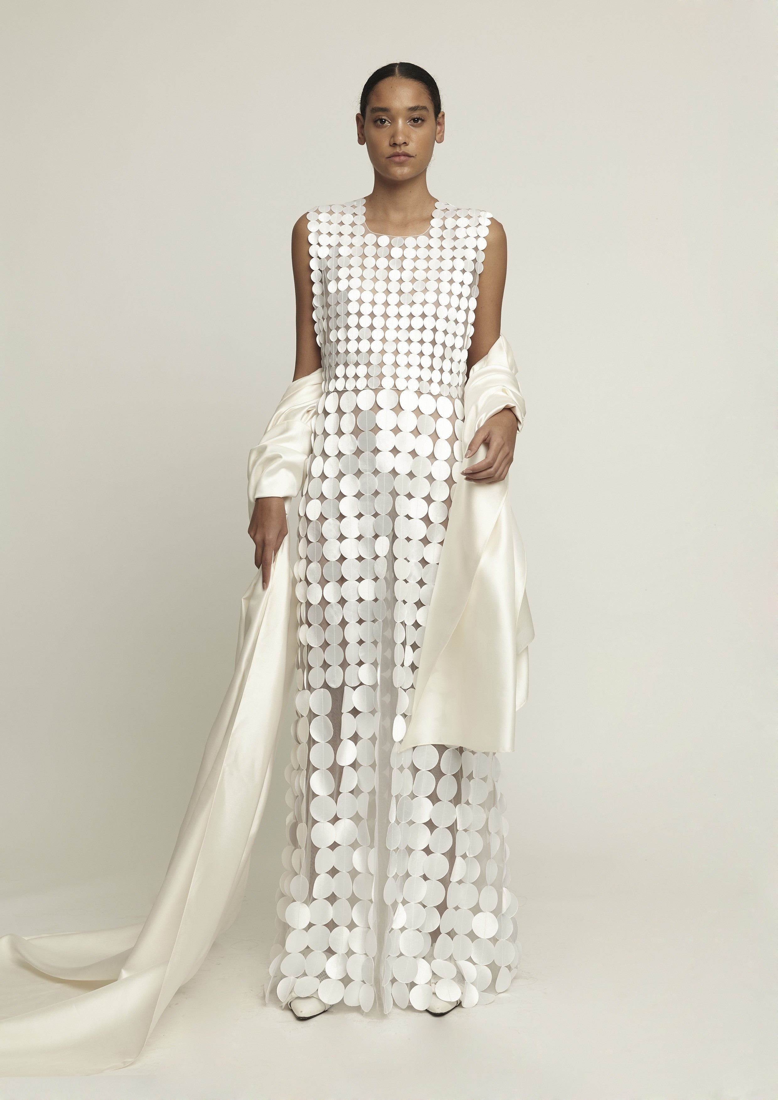 VESTIDO APLICAÇÃO DE CÍRCULOS