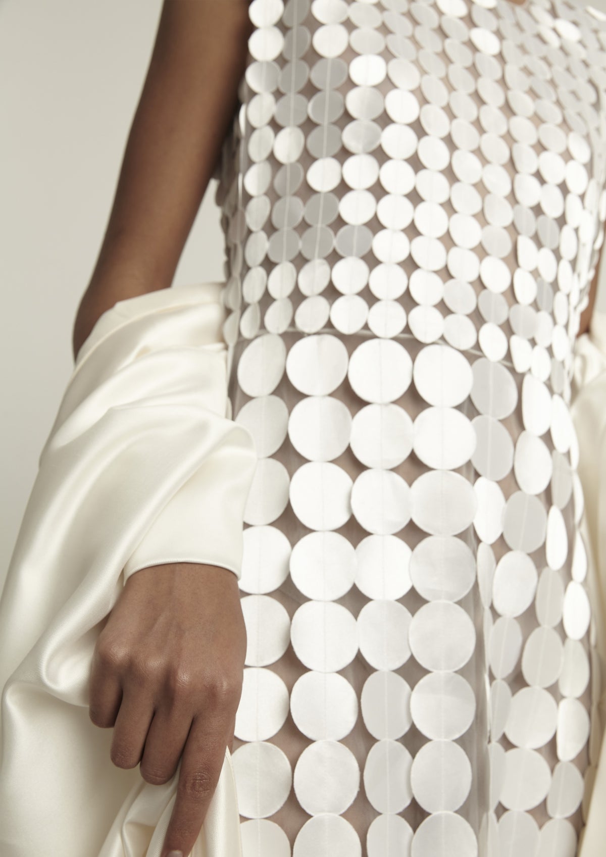 VESTIDO APLICAÇÃO DE CÍRCULOS