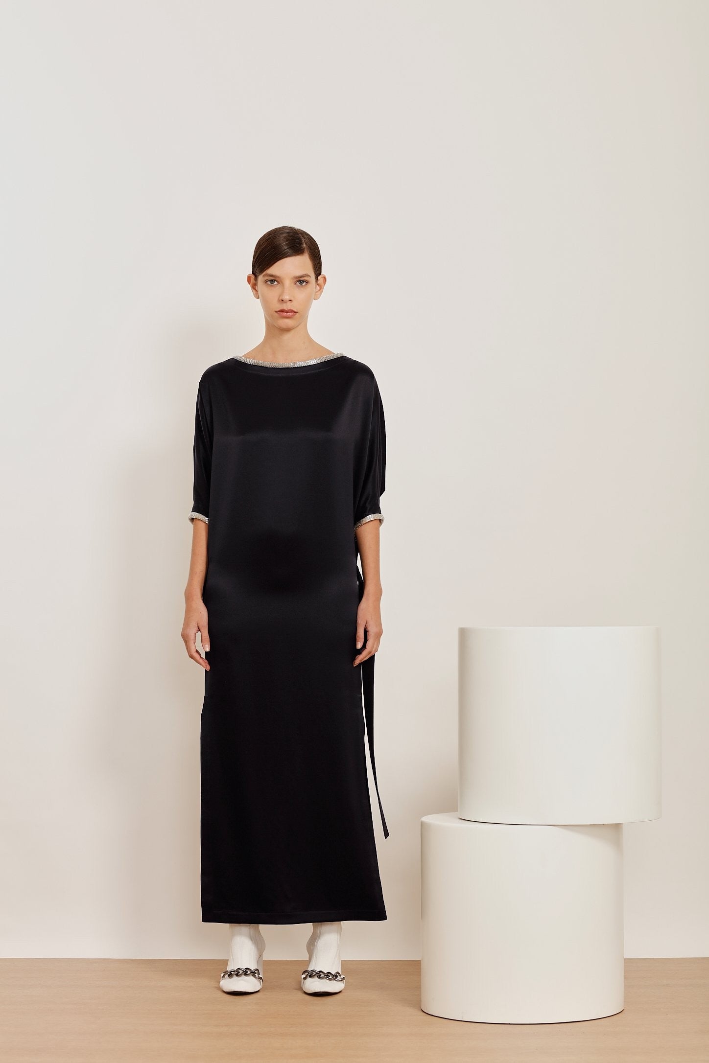 VESTIDO LONGO MANGA MORCEGO DE CREPE