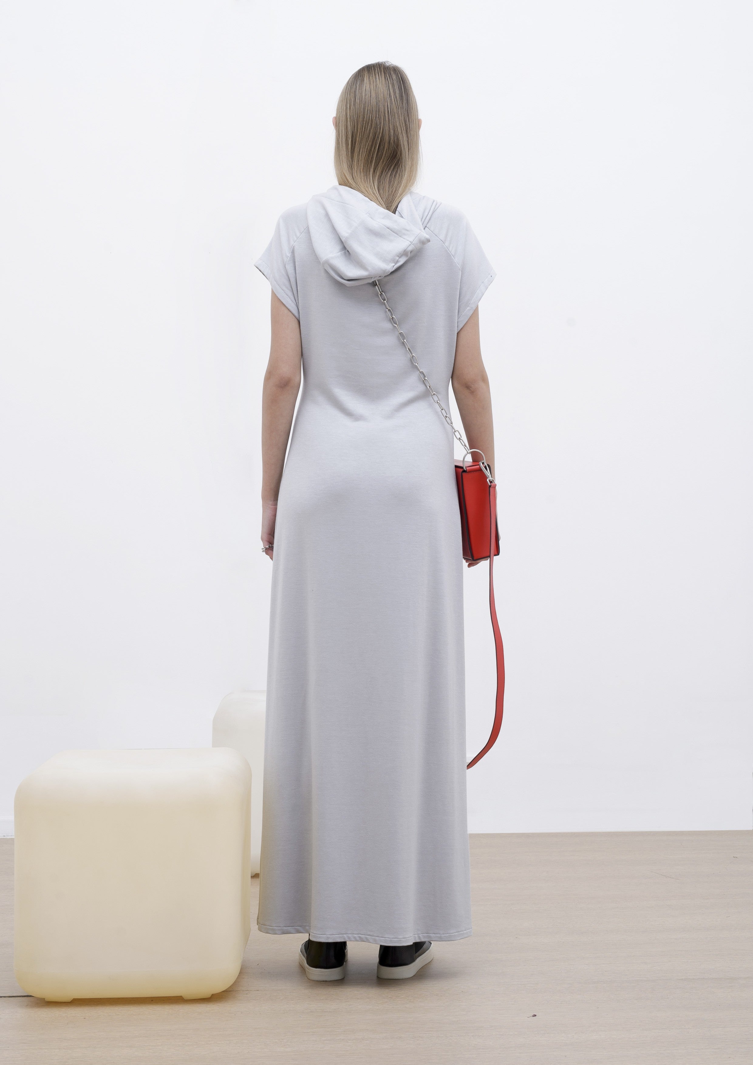 VESTIDO MALHA COM CAPUZ
