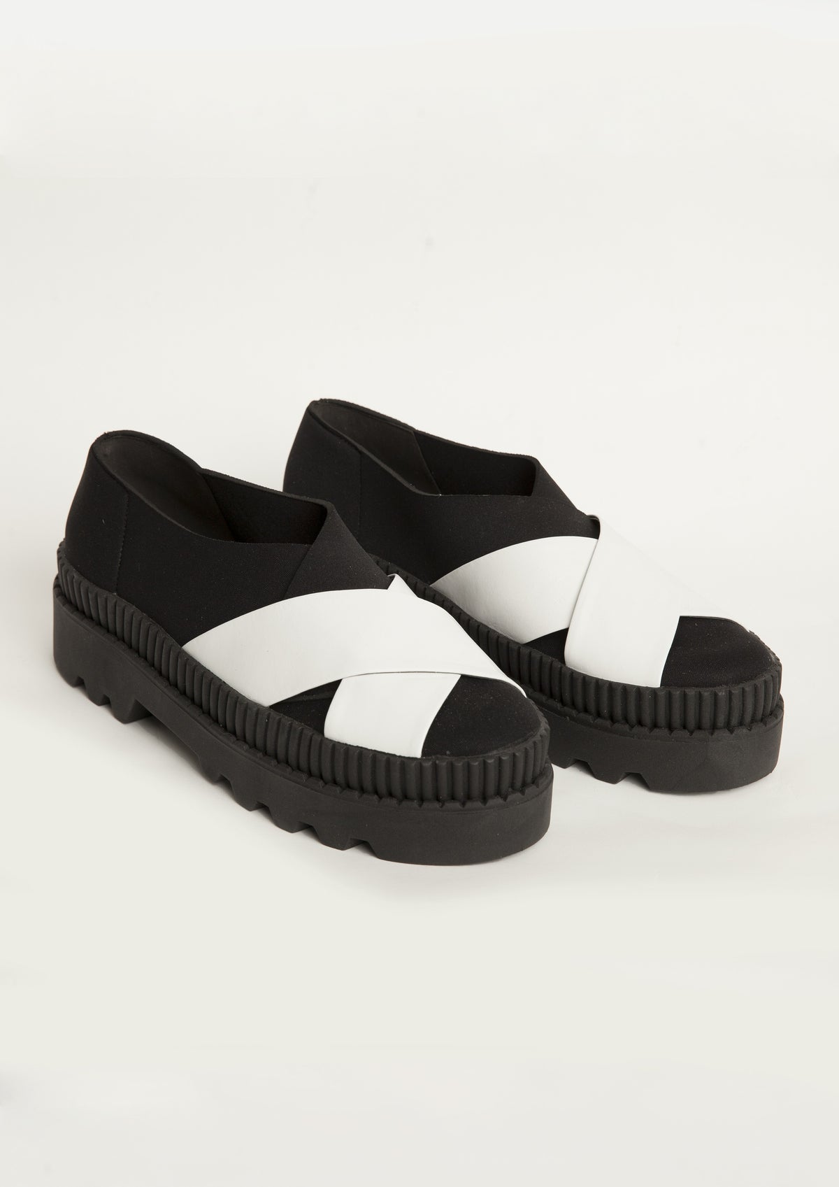 SAPATO DE NEOPRENE FAIXA CRUZADA