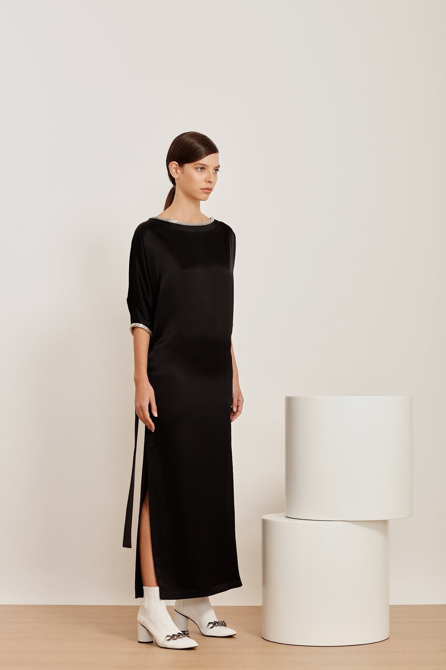 VESTIDO LONGO MANGA MORCEGO DE CREPE