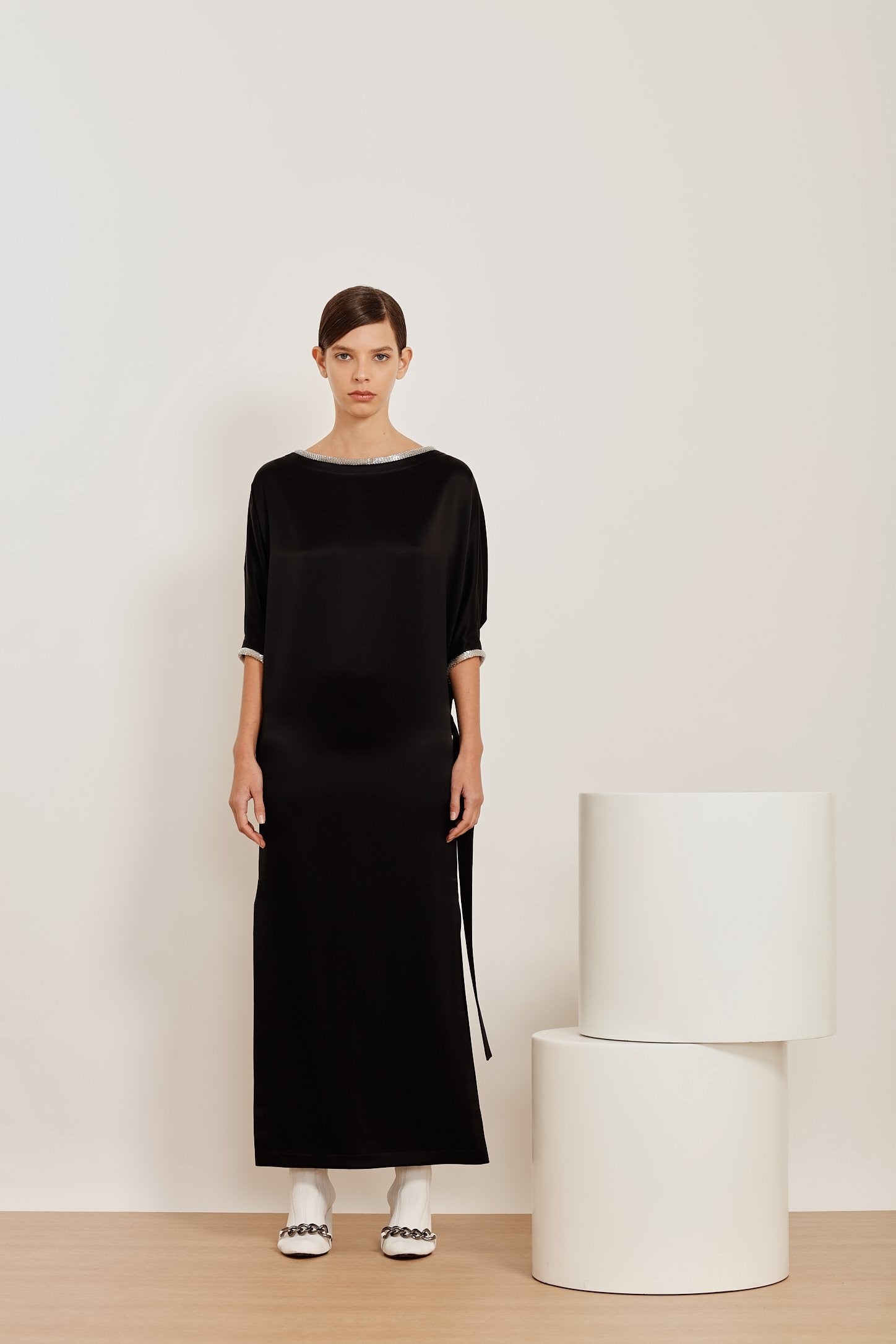 VESTIDO LONGO MANGA MORCEGO DE CREPE